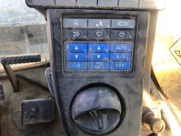 Mini Giratória Komatsu PC88MR-8 ·