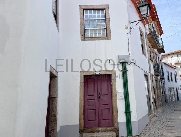 Moradia V4 · Almeida, Guarda