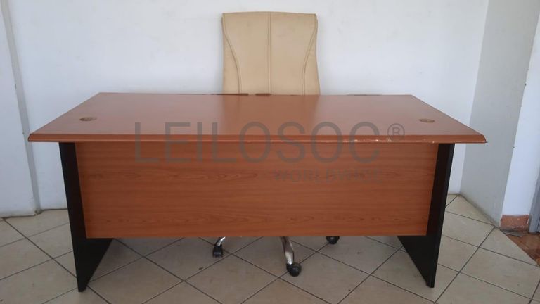 Mobiliário de escritório ·
