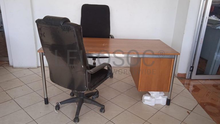 Mobiliário de escritório ·