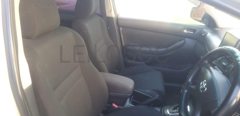 Toyota Avensis ·