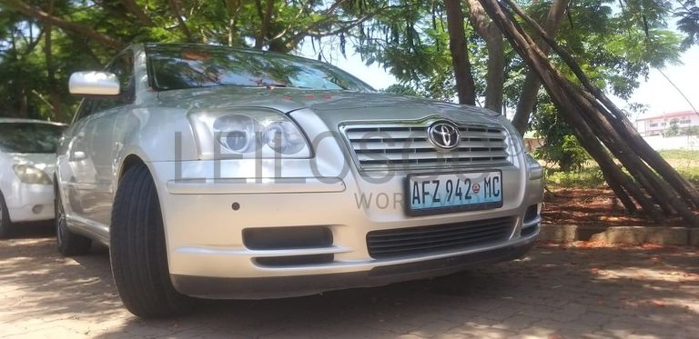 Toyota Avensis ·