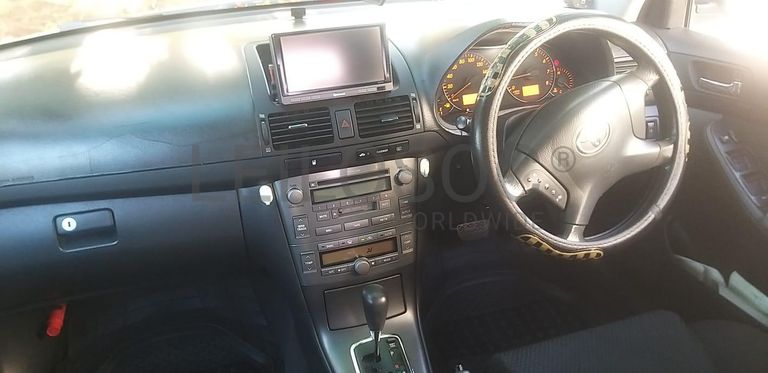 Toyota Avensis ·
