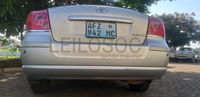 Toyota Avensis ·