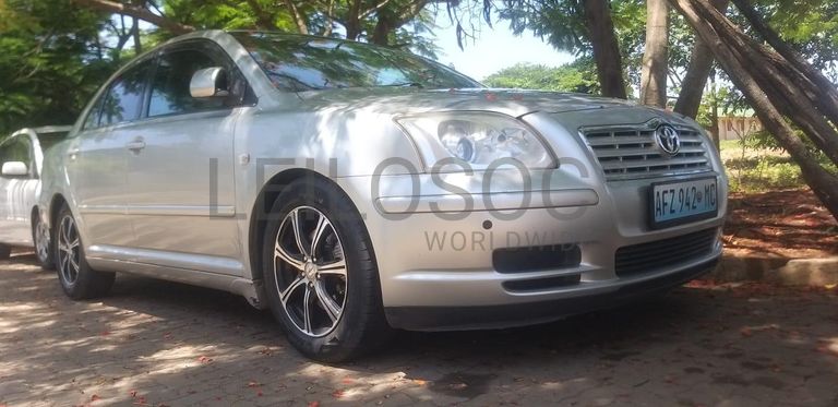 Toyota Avensis ·