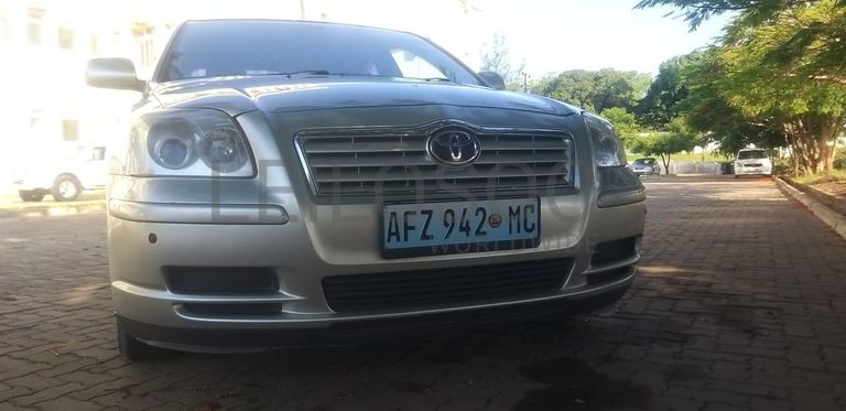 Toyota Avensis ·