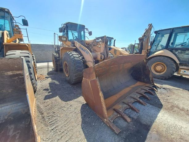 Pá Carregadoras de Pneus KOMATSU · Viana