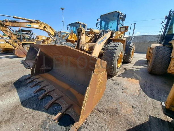 Pá Carregadoras de Pneus KOMATSU · Viana