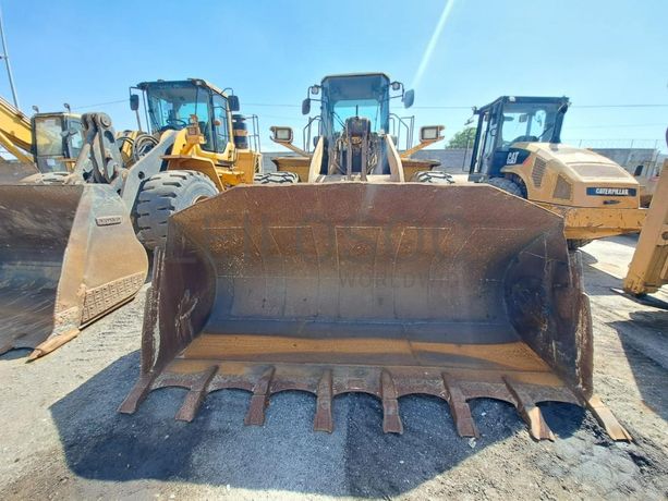 Pá Carregadoras de Pneus KOMATSU · Viana