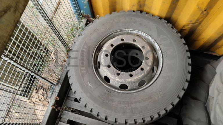 Pneus + Pneus + Pneus + Pneus + Pneus + Pneus + Pneus ·