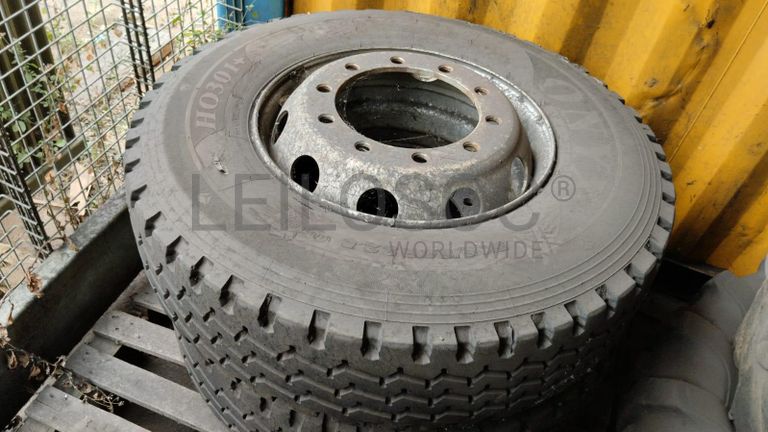 Pneus + Pneus + Pneus + Pneus + Pneus + Pneus + Pneus ·