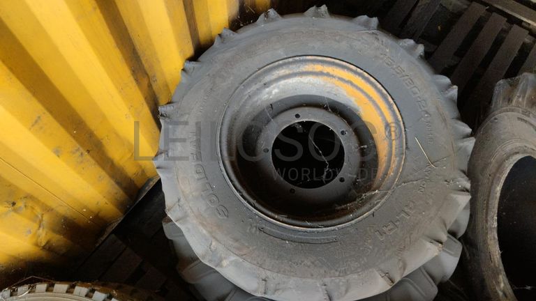 Pneus + Pneus + Pneus + Pneus + Pneus + Pneus + Pneus ·