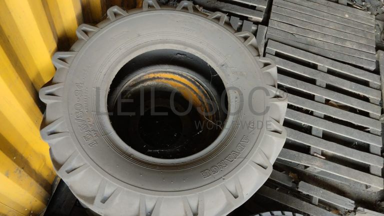 Pneus + Pneus + Pneus + Pneus + Pneus + Pneus + Pneus ·