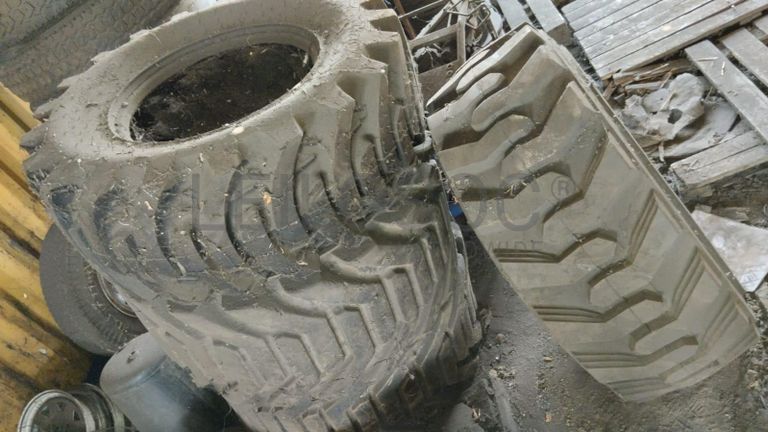 Pneus + Pneus + Pneus + Pneus + Pneus + Pneus + Pneus ·