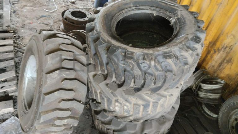 Pneus + Pneus + Pneus + Pneus + Pneus + Pneus + Pneus ·