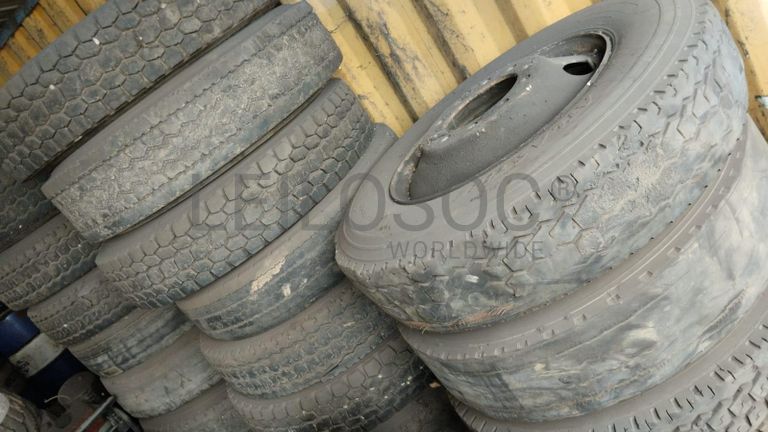 Pneus + Pneus + Pneus + Pneus + Pneus + Pneus + Pneus ·