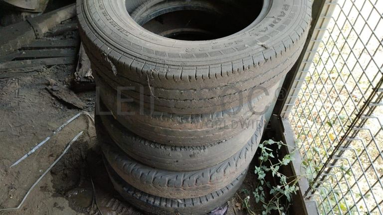 Pneus + Pneus + Pneus + Pneus + Pneus + Pneus + Pneus ·