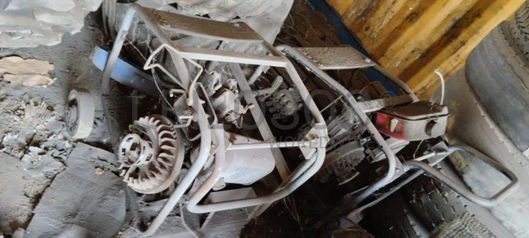 Cones de sinalização + Rolos de cabo + Máquinas para lavagem de Carros + Diversos + Compressor + Carrinhos de mão + Diversos + Motor de VW ·