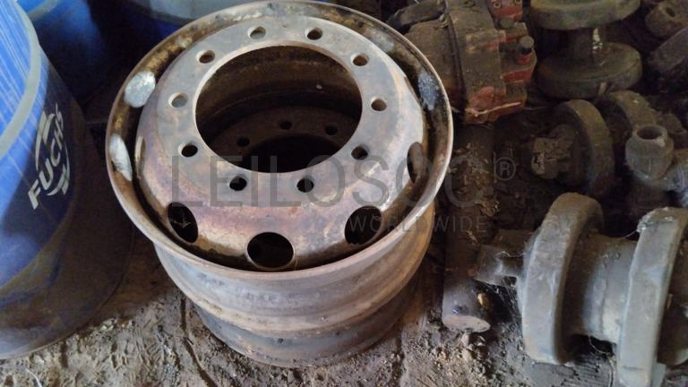 Cones de sinalização + Rolos de cabo + Máquinas para lavagem de Carros + Diversos + Compressor + Carrinhos de mão + Diversos + Motor de VW ·