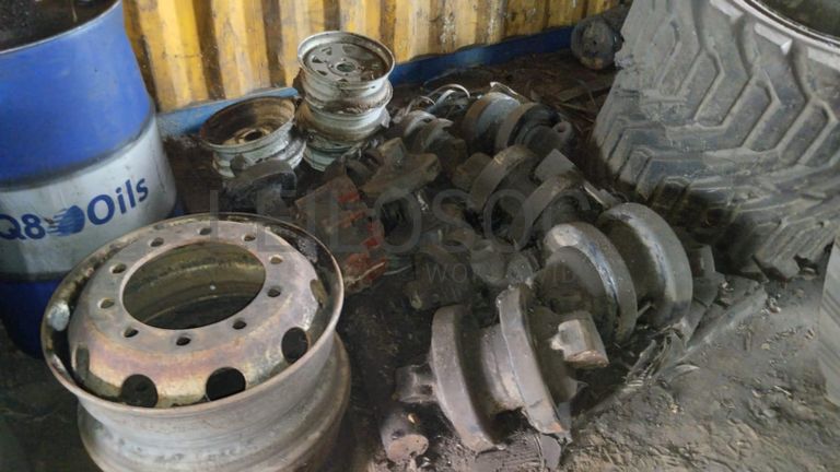 Cones de sinalização + Rolos de cabo + Máquinas para lavagem de Carros + Diversos + Compressor + Carrinhos de mão + Diversos + Motor de VW ·