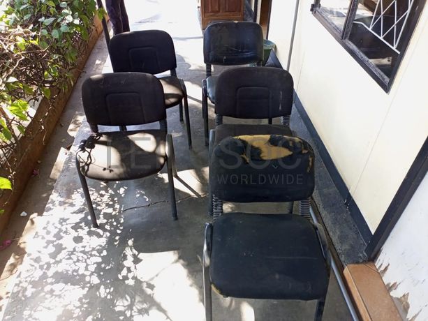 Mobiliário de escritório ·