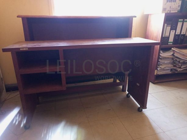 Mobiliário de escritório ·