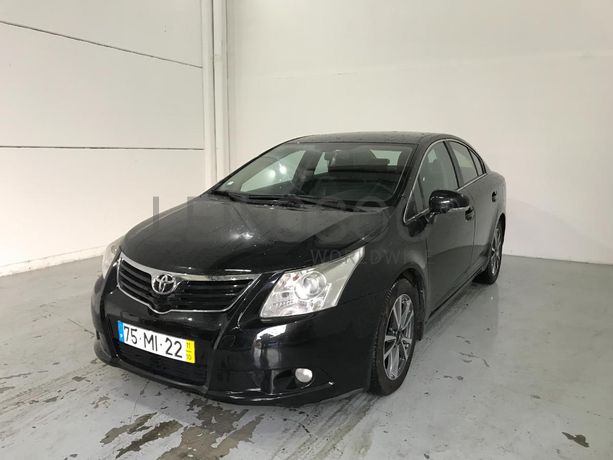 Toyota Avensis 2.0 D-4D · Ano 2011