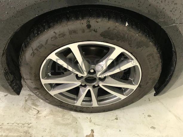 Toyota Avensis 2.0 D-4D · Ano 2011