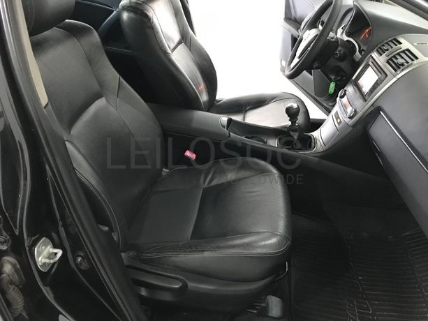 Toyota Avensis 2.0 D-4D · Ano 2011