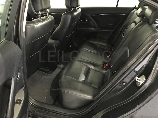 Toyota Avensis 2.0 D-4D · Ano 2011