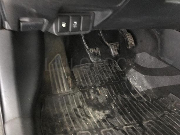 Toyota Avensis 2.0 D-4D · Ano 2011