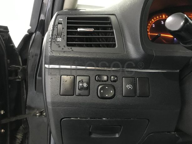 Toyota Avensis 2.0 D-4D · Ano 2011