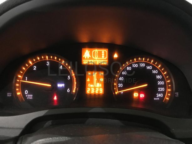 Toyota Avensis 2.0 D-4D · Ano 2011