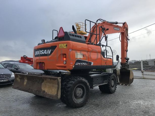 Giratória de Rodas Doosan DX 170 W-5