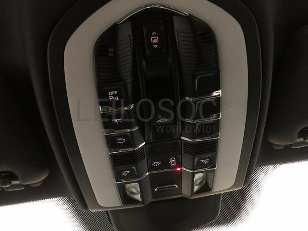 Porsche Cayenne 3.0 D · Ano 2012