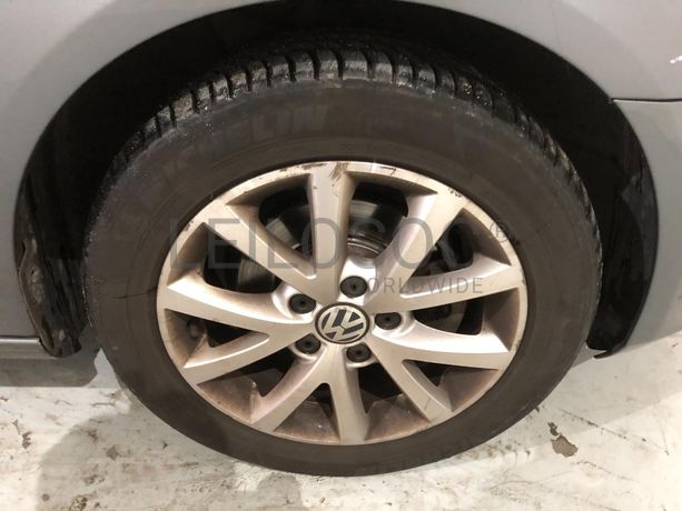 Volkswagen Golf 1.6 TDI · Ano 2010