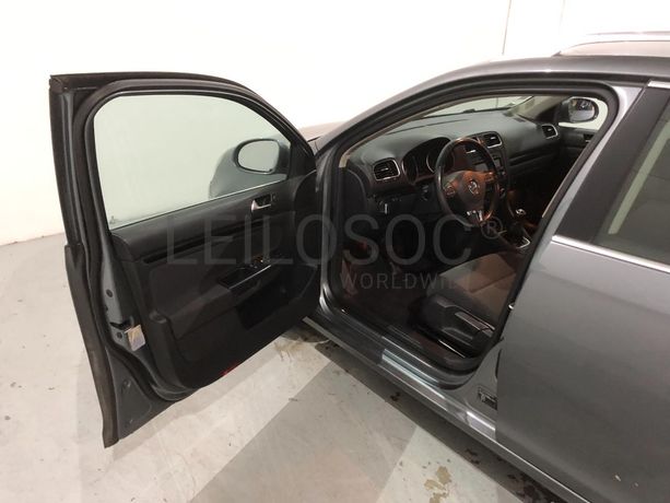 Volkswagen Golf 1.6 TDI · Ano 2010