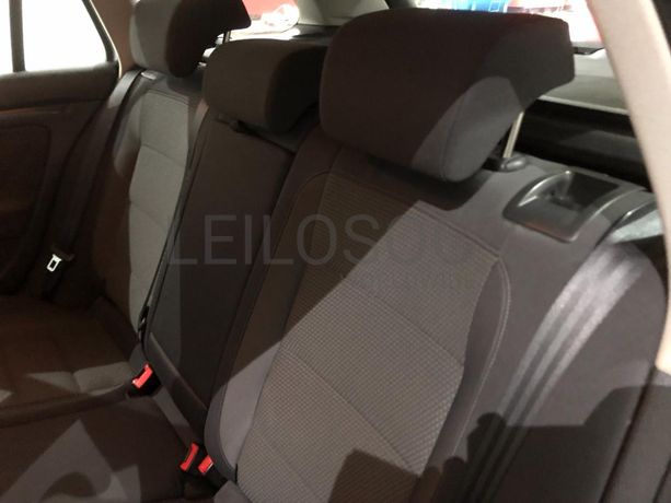 Volkswagen Golf 1.6 TDI · Ano 2010