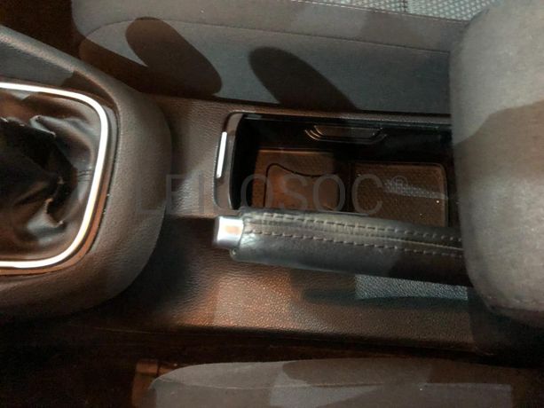 Volkswagen Golf 1.6 TDI · Ano 2010