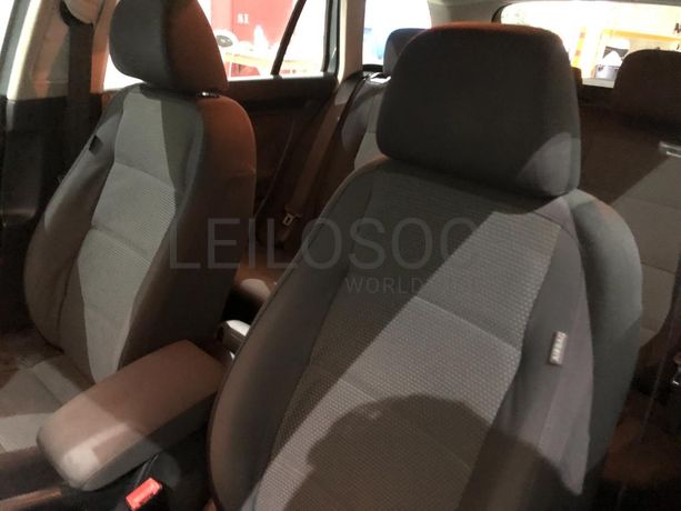 Volkswagen Golf 1.6 TDI · Ano 2010