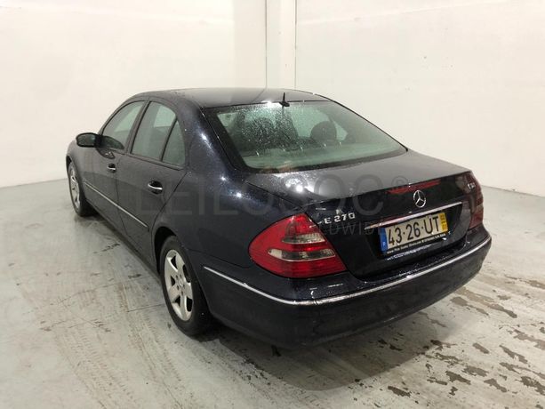 Mercedes-Benz E 270 · Ano 2002