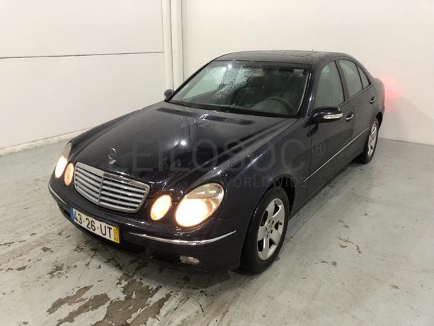 Mercedes-Benz E 270 · Ano 2002