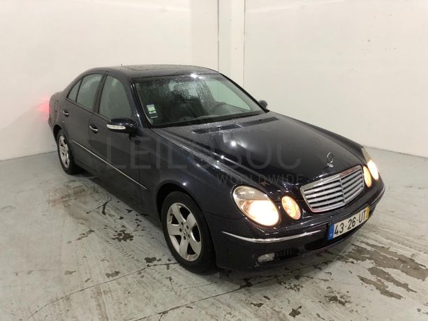 Mercedes-Benz E 270 · Ano 2002