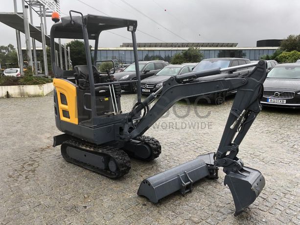 Mini Giratória Rastos Volvo EC15D