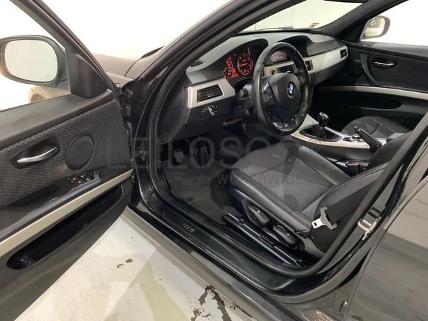 BMW 320D Touring Navigation Sport · Ano 2010