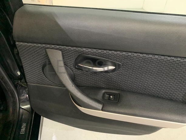 BMW 320D Touring Navigation Sport · Ano 2010