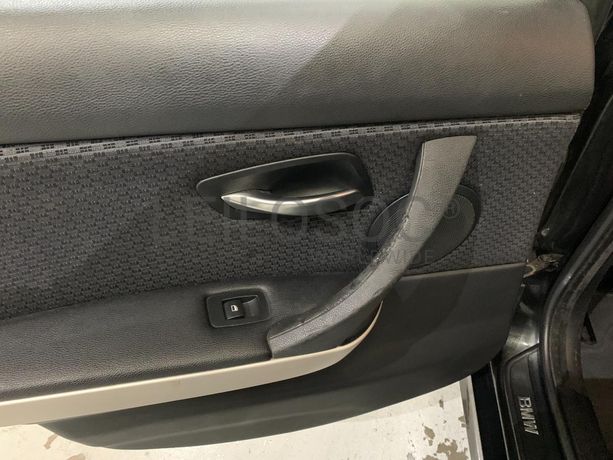 BMW 320D Touring Navigation Sport · Ano 2010