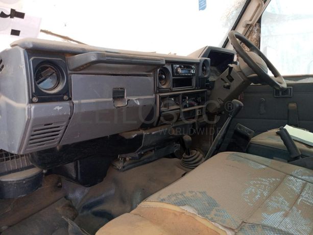 Toyota Land Cruiser ·