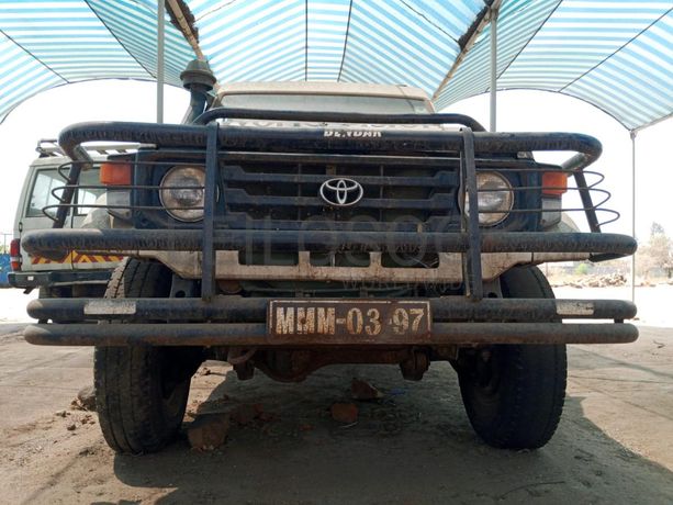 Toyota Land Cruiser ·