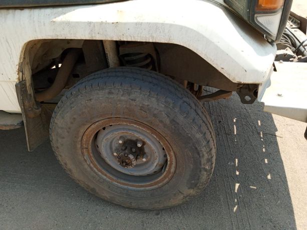 Toyota Land Cruiser ·